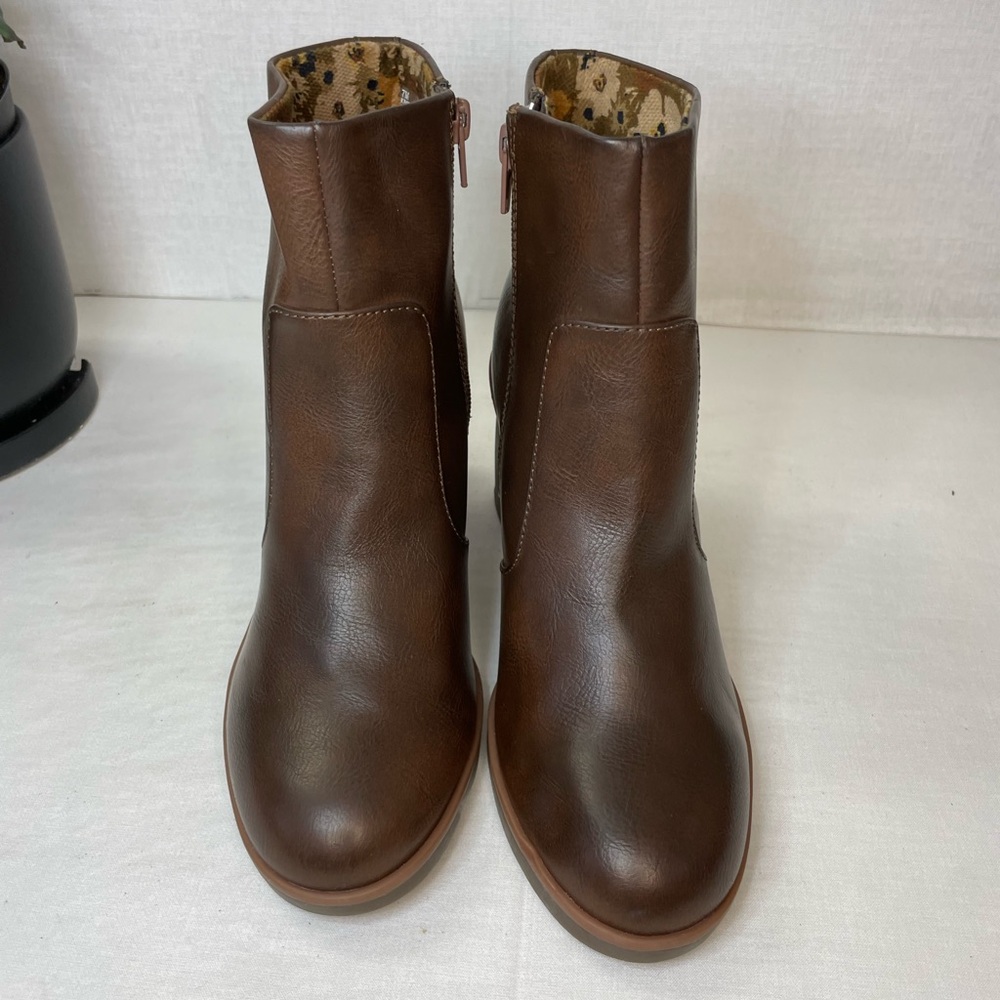 Korks Brown Ankle Boots - Picture 2 of 13